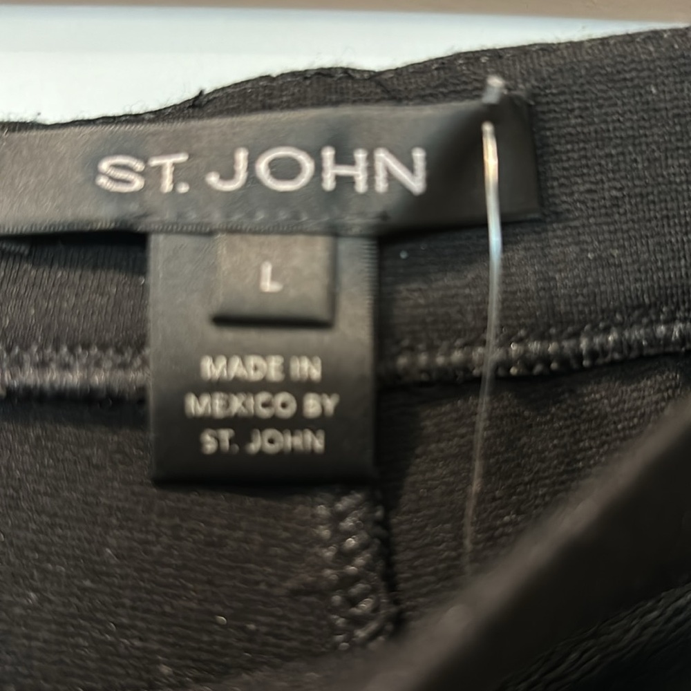 St. John NWT front leather contrast skinny black pull on pant. Size Lg - Picture 3 of 6